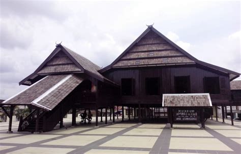 rumah adat sulawesi selatan gambar  penjelasan lengkap