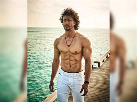 tiger shroff latest picture will give you fitness and