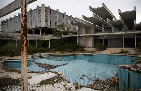 abandoned hotels   give  chills readers digest