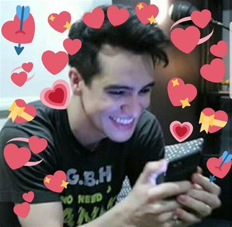 pin by 𖤐 𝖊𝖑𝖑𝖎𝖊 𖤐 on panic memes brendon urie brendon