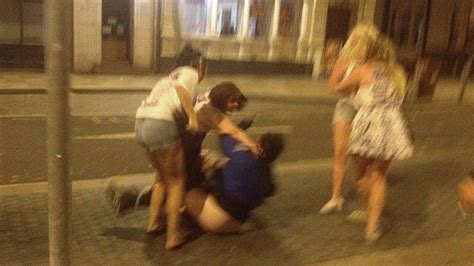 Drunk Girls Beat Up A Homeless Man Because He Asked For Money Youtube