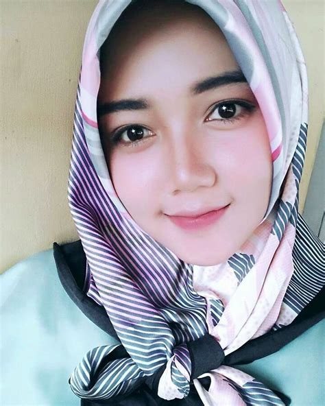 Wanita Tercantik Di Dunia Hijab – Irnisa