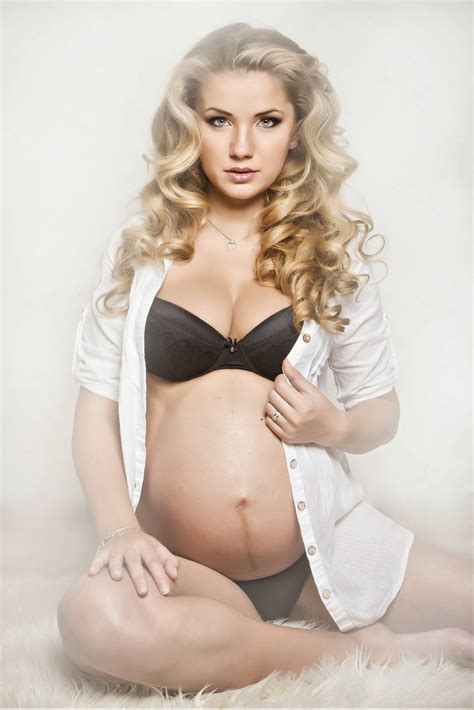 Amy Willerton Sarka Cojocarová Miss Earth Czech Republic 2011 Pregnant