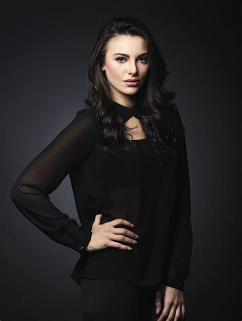 hot and sexy turkish actress tuvana türkay hd photos