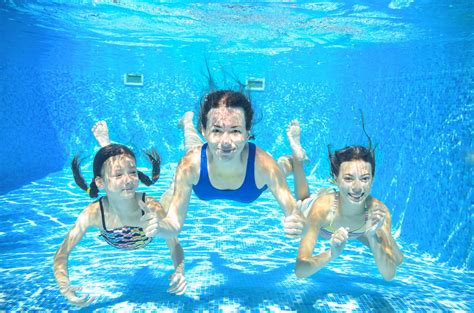 enroll  kid  swimming lessons hopscotchnannyagency