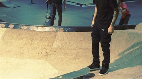 Justin Bieber S Epic Skateboarding Fail And More Embarrassing Bails