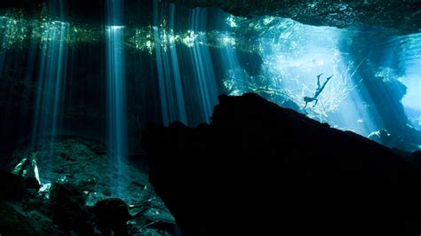 デスクトップ壁紙 日光 夜 反射 青 氷 水中 ダイバー 洞窟 形成 闇 スクリーンショット コンピュータの壁紙 地形 地理的特徴 アイスケーブ