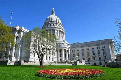 fourth  beautiful state capitol madison wisconsin hottytoddycom