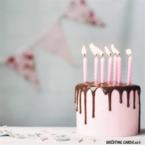 עוגת יום הולדת עם נרות Celebration Chocolate Rose Cake Pops