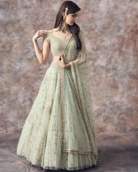 12 Simple Indian Wedding Dresses For Brides Sister To Try In 2022