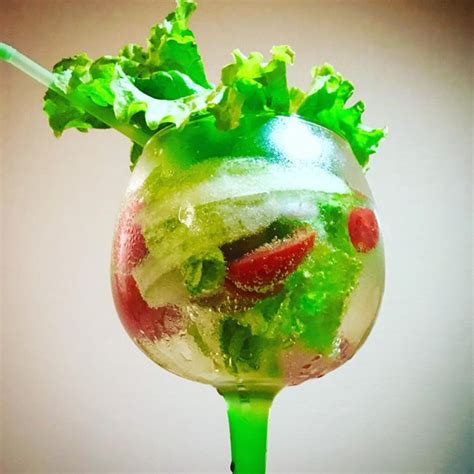 gin salad é o drink inusitado para experimentar neste fim se semana