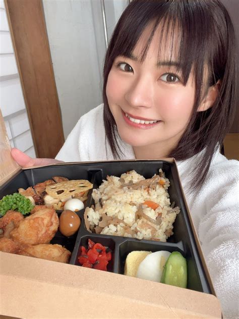 yoshi on twitter 1月同日に東條なつと吉村卓が同じ弁当を食べていた。