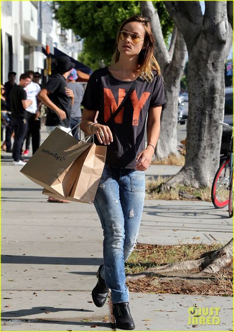 photo olivia wilde preps for new movie with plaster plastic bags 01