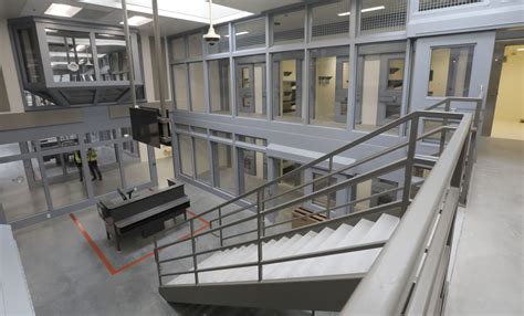 state leaders cut  ribbon   utah state correctional facility