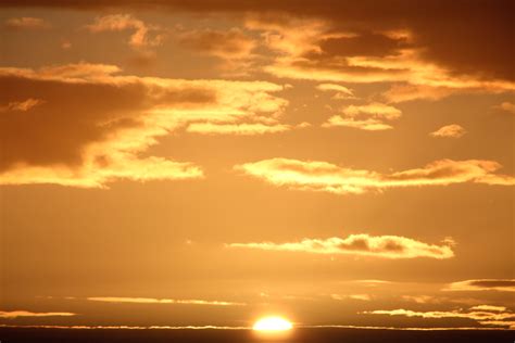 무료 이미지 경치 수평선 구름 태양 해돋이 일몰 햇빛 새벽 분위기 황혼 저녁 어스름 적운 기분 잔광