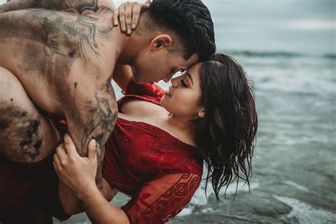 this couple met right before taking these sexy beach