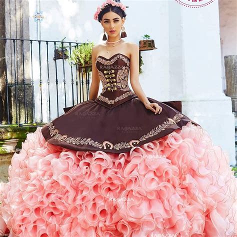 vestidos  xv anos tono rosa milenial  detalles charros ideas