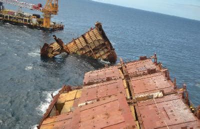 zealand barge smith borneo recommences salvage operations  rena world shipping seanews