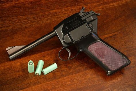 revolverova pistole dardick kabinet kuriozit
