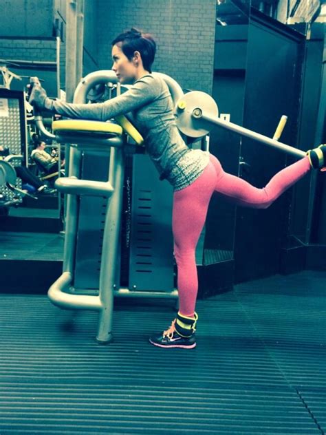 Ro Robinson Glute Exercise In Yoga Pants Cutiebutts