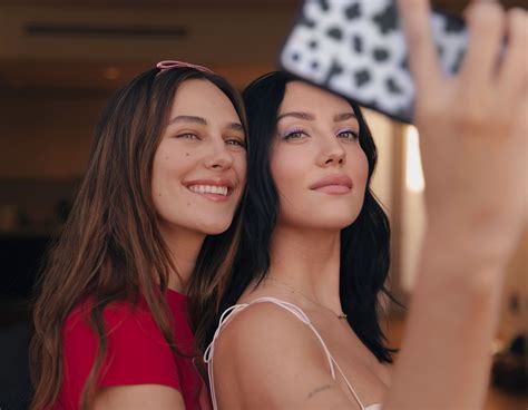 Why Bella Hadid And Kylie Jenner Are Obsessed With Wildflower Iphone
