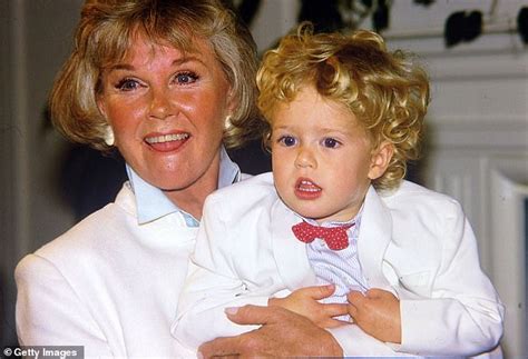 doris day tributes flood in as the star dies at age 97