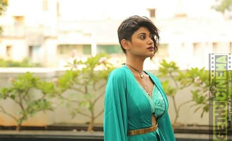 actress oviya 2017 hot hd photo shoot jfw gethu cinema