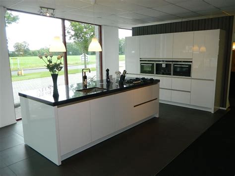 showroomkeukensbe alle showroomkeuken aanbiedingen uit nederland keukens voor zeer lage