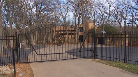 swingers club in arlington home shut down by city