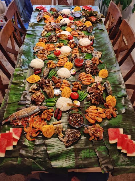 homemade traditional filipino boodle fight feast food healthy recipes food buffet food