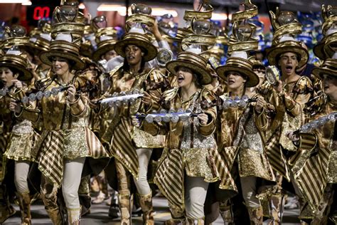 aguia de ouro   campea  carnaval  de sao paulo veja imagens  desfile