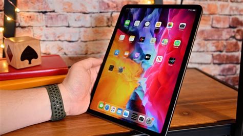 apple  launch larger ipad pro    inches research snipers