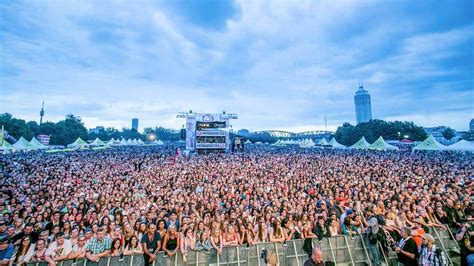 top 10 biggest music festivals in the world 2023 pickytop