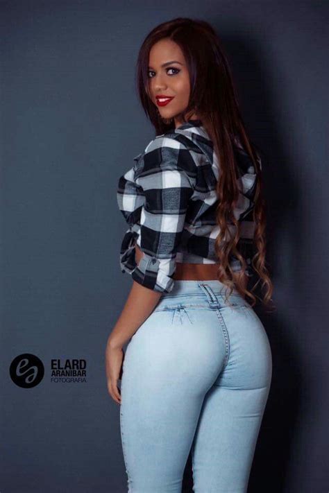 hot milf curvy in sexy in jeans hot jeans in 2019 pinterest sexy jeans jeans and girls jeans