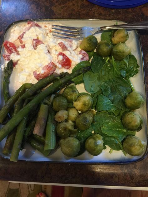 green  lean asperagus brussle sprouts fresh spinach tomato  cottage cheese