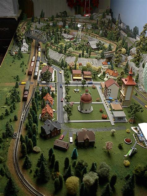 scale layout    model railroader magazine model