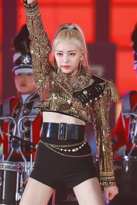 Yuna Pics On Twitter Stage Outfits Kpop Girls Itzy