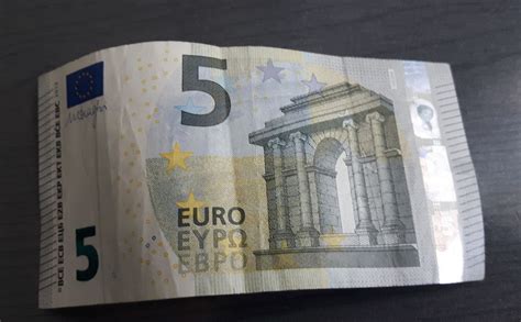 gefaelschter fuenf euro schein aufgetaucht
