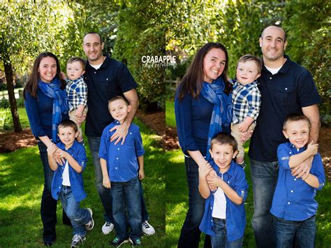outdoor fall family photo clothing ideas  tips crabapple photography