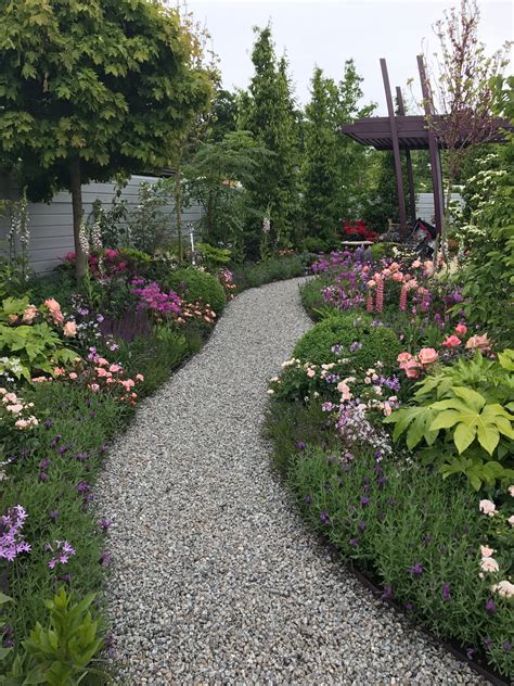 awesome pathway designs  beautiful home yard pathway