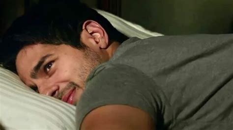 Sidharth Malhotra Shares New Pic Wake Up And Smile If You Re Blessed