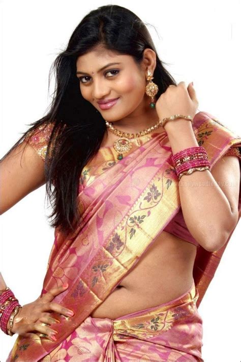tamil actress soumya latest hot navel show cute saree