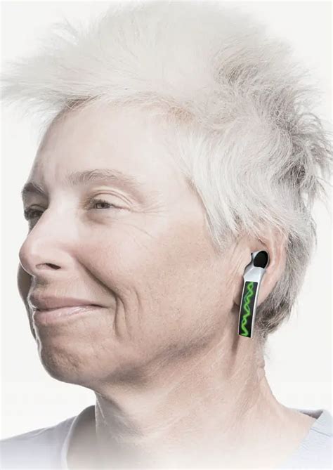 Soundsgood Stylish Hearing Aid For Women By Tang Peiqi Tuvie Design