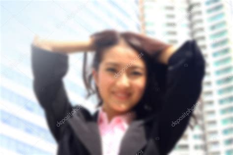 Крупным планом портрет молодой азиатской бизнес леди