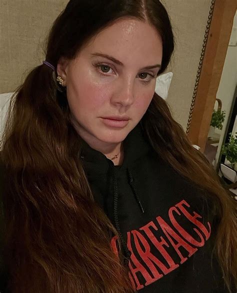 lana del rey hq 🦢 on twitter lana del rey being the hottest