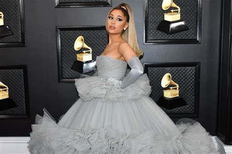Grammys 2020 Ariana Grande Forgets Lyrics And Has Wardrobe Malfunction