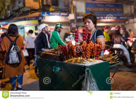 Hanoi Vietnam April 15 2018 Vendor Sells Street Food