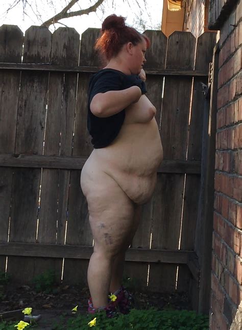 Fat Sexy Neighbor Flashing Me In The Backyard 10 Pics