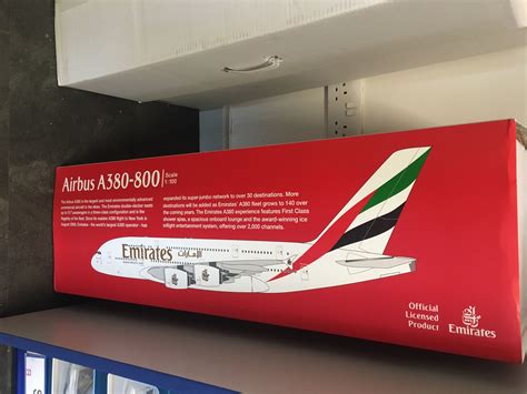 emirates   aeroplane  scale model plane emirates