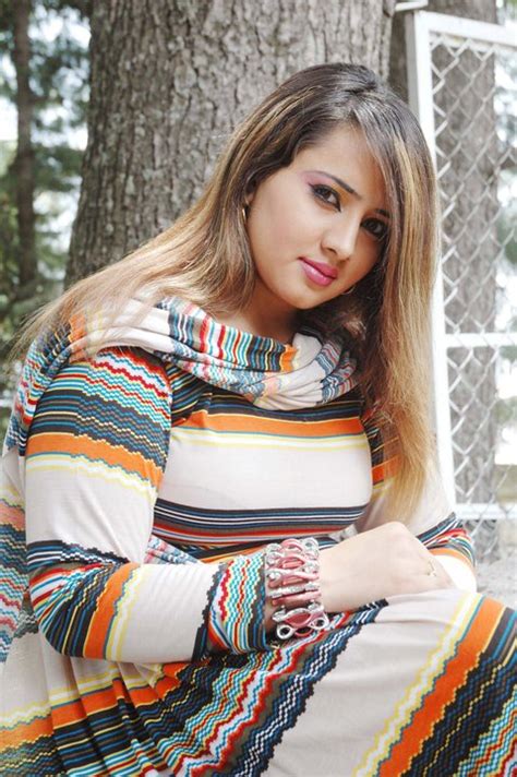 pashto film drama actress and dancer nadia gul new photos